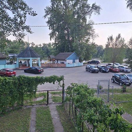 Sarga311 Ueduelohaz Szeged Villa Luaran gambar