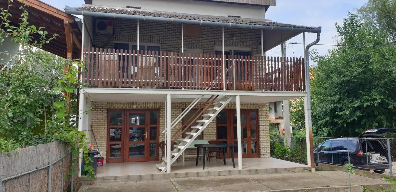 Sarga311 Ueduelohaz Szeged Villa Luaran gambar
