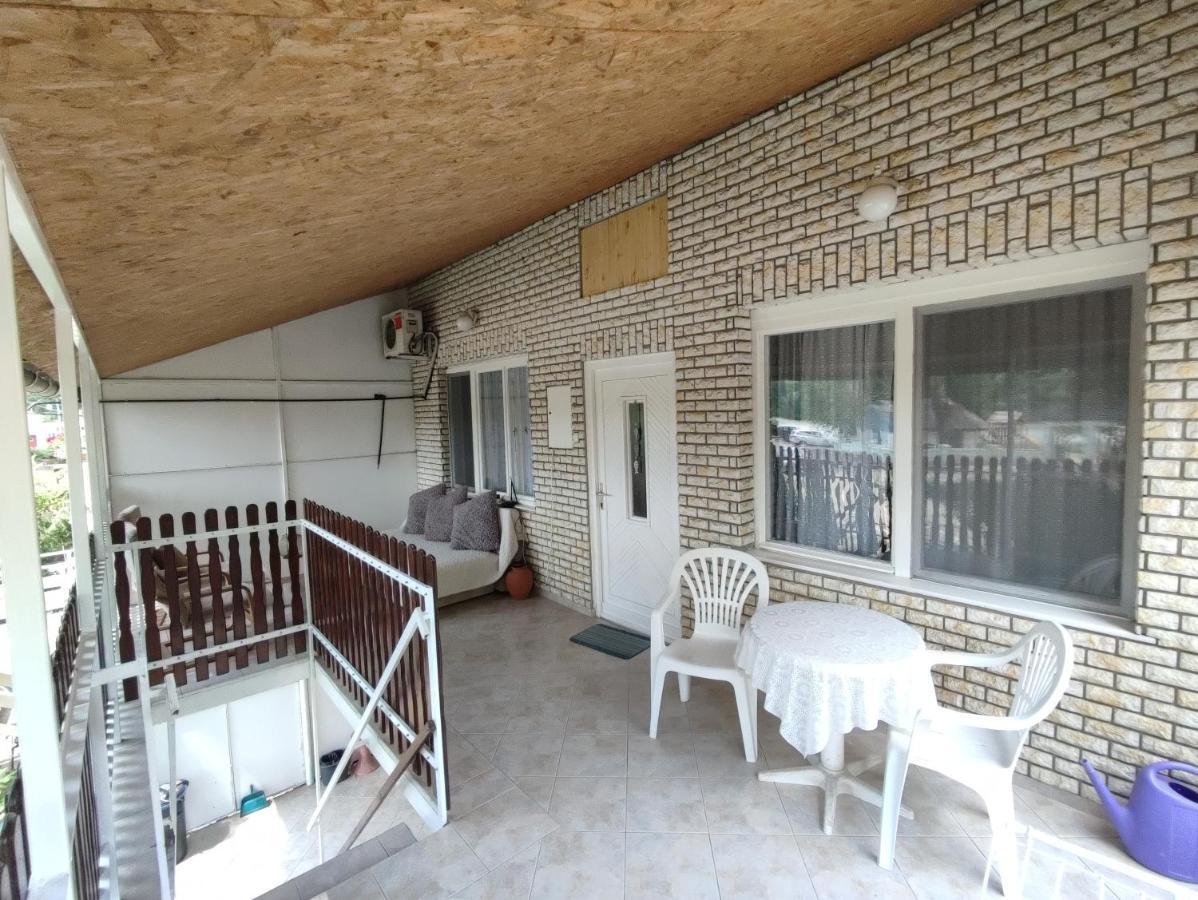 Sarga311 Ueduelohaz Szeged Villa Luaran gambar